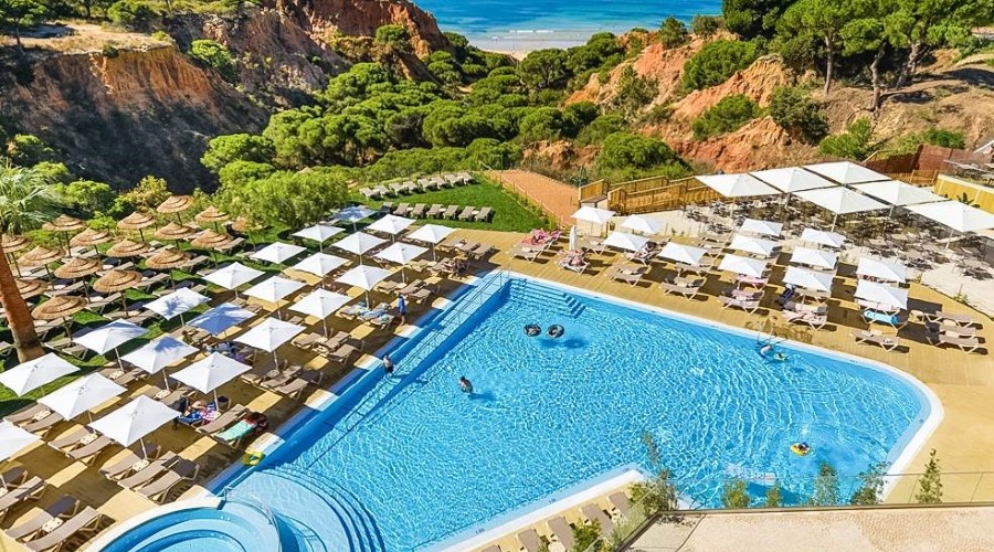 Cliff & Beach Views in 3-Star Algarve, Flights incl.