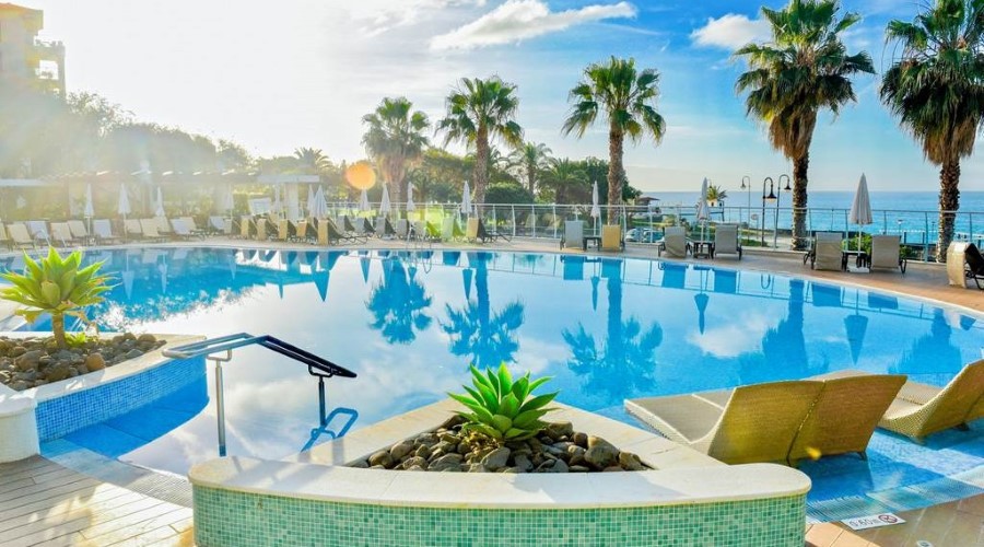 5 Nights at 5 Star Melia Madeira Mare, Flights incl.