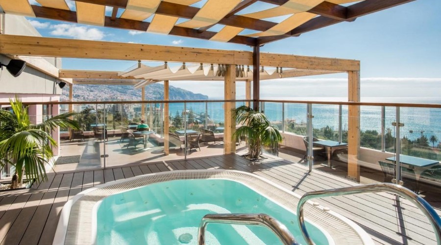 Rooftop Jacuzzis at 4-Star TUI BLUE, 5Nts with Flights