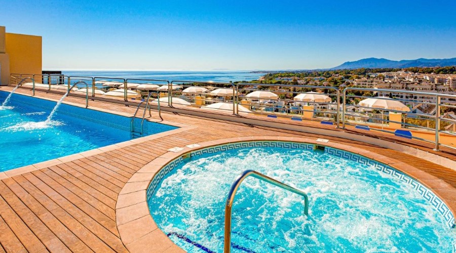 Sophisticated Marbella, with Rooftop Pool Views & Flights