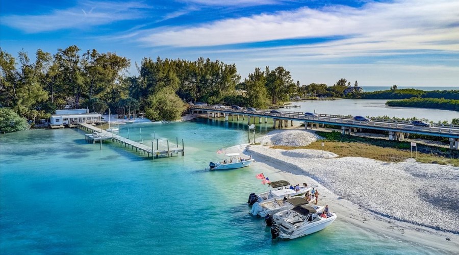 Week-long Tampa Bay & Longboat Key Adventure, Flights incl.